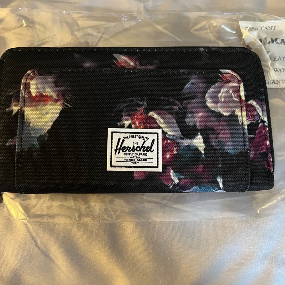 NWT - Herschel Supply wallet